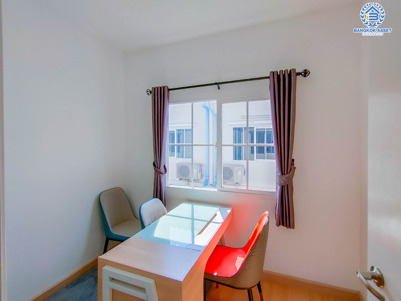 *****ทาวน์เฮ้าส์มือสองย่านนนทบุรี ม.กัสโต้ ราชพฤกษ์-พระราม5 บนเนื้อที่ 17.9 ตร.ว. ฟังก์ชัน 3 ห้องนอน 2 ห้องน้ำ 2 ที่จอดรถ บนทำเลยอดเยี่ยม เพียงไม่ถึง 15 นาทีก็ถึงรถไฟฟ้าสายสีม่วง "สถานีแยกติวานนท์" ใกล้เซ็นทรัล รัตนาธิเบศร์ และทางด่วน "ศรีรัชใหม่"